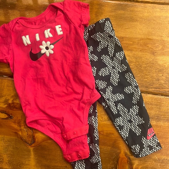 Nike baby outfit - Picture 1 of 1